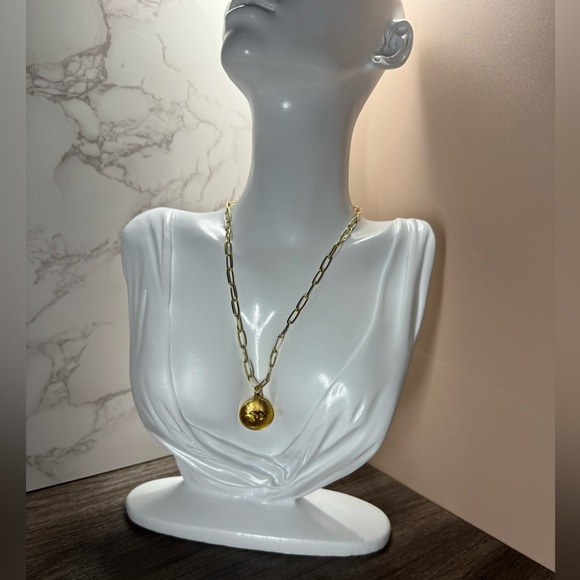 Authentic Zipper Pull on Unbranded Chain - Picture 1 of 3